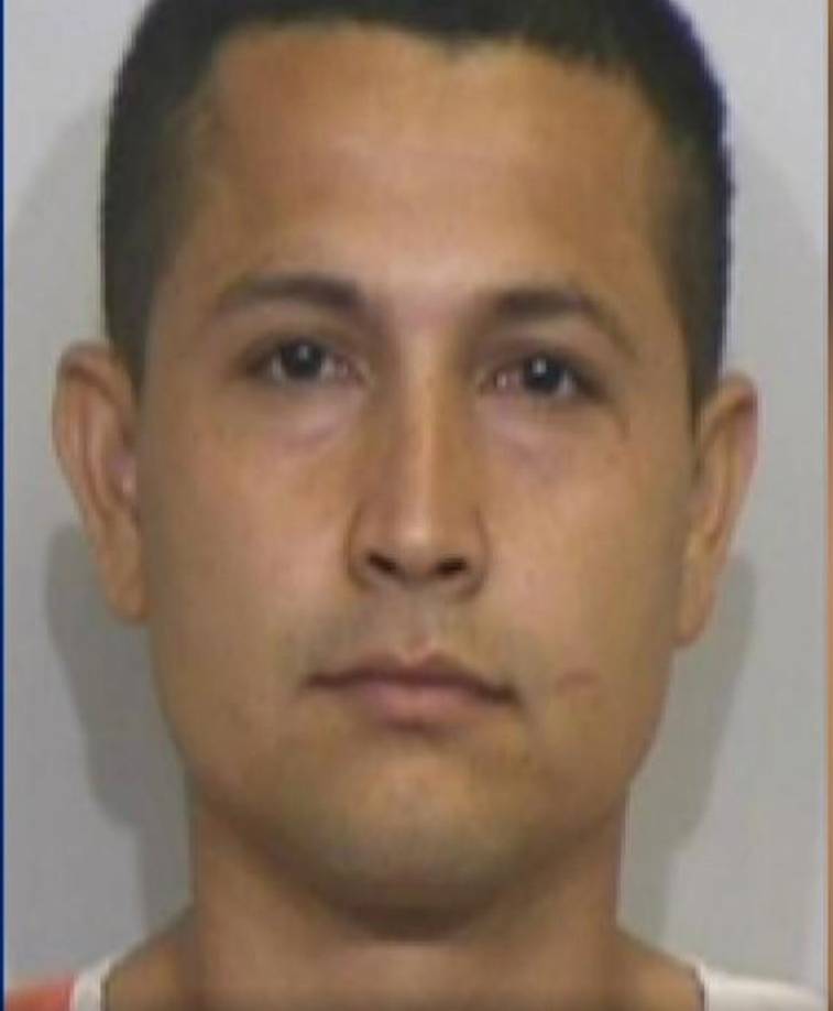 La policía publicó fotografías de Héctor Matute, de 33 años, acusado de matar a Nayeli Bolaños Medina, de 23 años, y a su madre, Juana Medina Rodríguez, de 56 años.