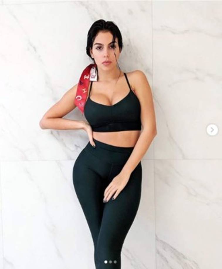 Georgina Rodríguez se muestra vestida de deporte para promocionar la ropa de Alo Yoga.