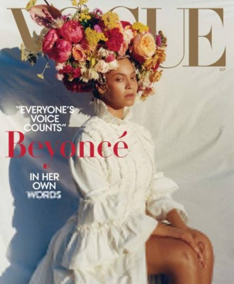La cantante aparece en la doble portada, en una de ellas vestida con un elaborado tocado floral: 'La voz de todos cuenta, Beyonce en sus propias palabras' reza la publicación.<br/>
