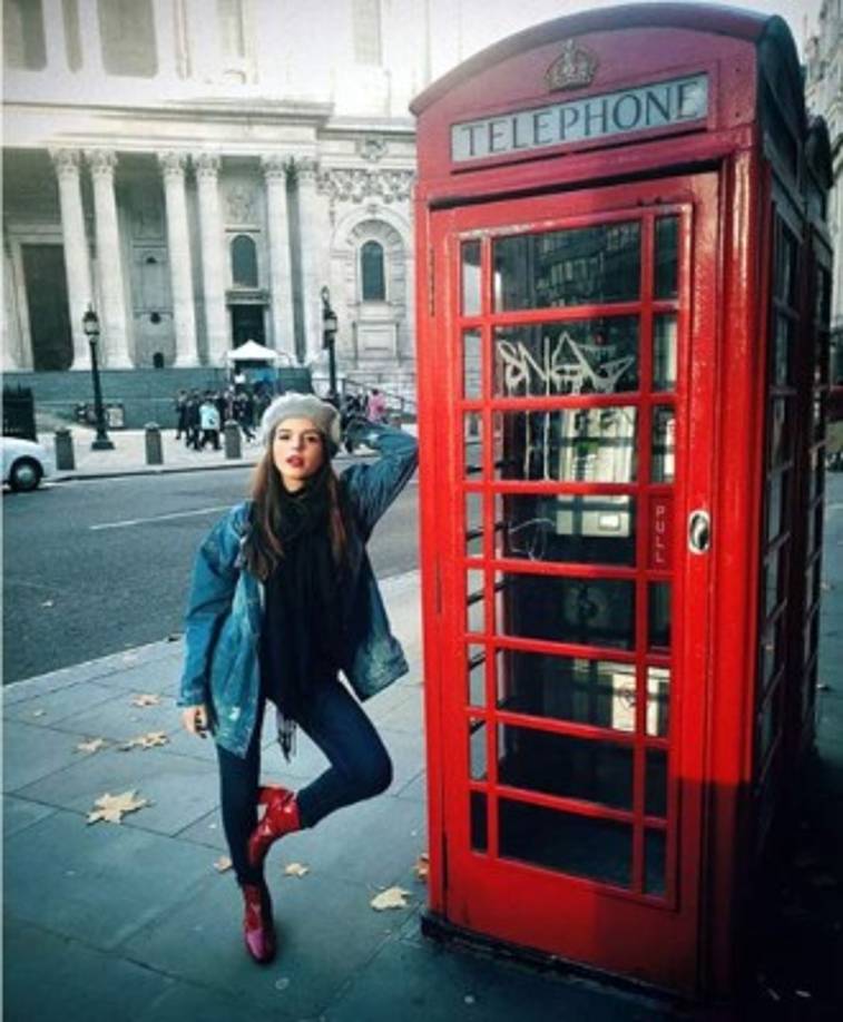 'Tú en Londres, yo también… Ahora vendrán los cuentos de hadas y los inventores de historias y rumores', le escribió Neymar a la modelo a través de Instagram, junto a una foto en la que ella posaba junto a una cabina telefónica.