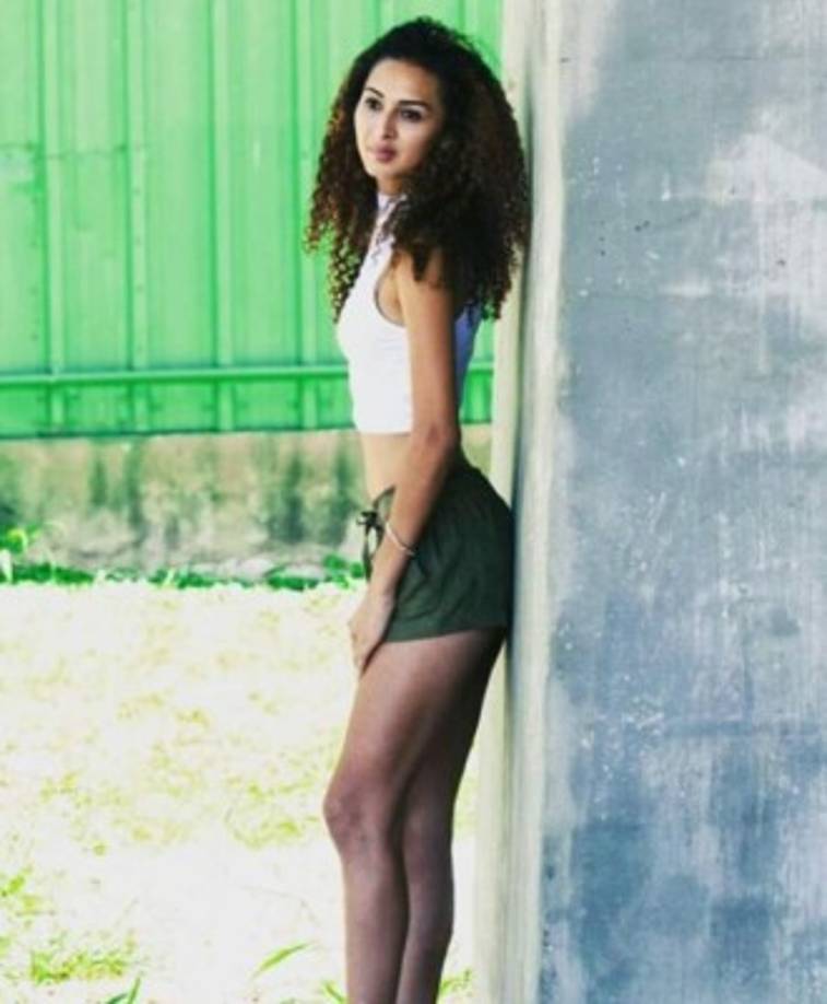 La chica comienza además a destacar en el mundo de la moda.