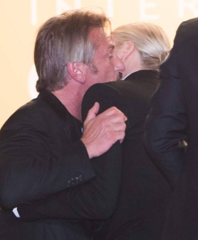 ¿Será que Charlize Theron logrará llevarse tan bien con el actor al igual que los hacen sus ex?