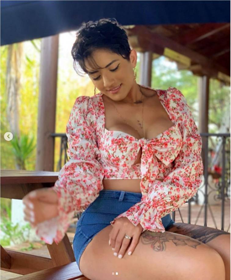 Aileen López vive con su pareja y tiene una hija de 11 años. “Tengo un esposo (le digo así aunque no nos hemos casado), pero él me trata super bien, es mi mejor compañía, está conmigo en las buenas y las malas, me da ese apoyo de persona que te hace crecer. Ya tenemos planes de casarnos”, confesó el año pasado.