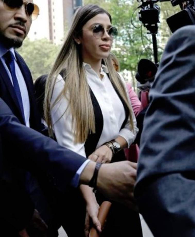 Emma se casó con Guzmán Loera en una ceremonia religiosa en 2007, cuando ella tenía 18 años y él 50.