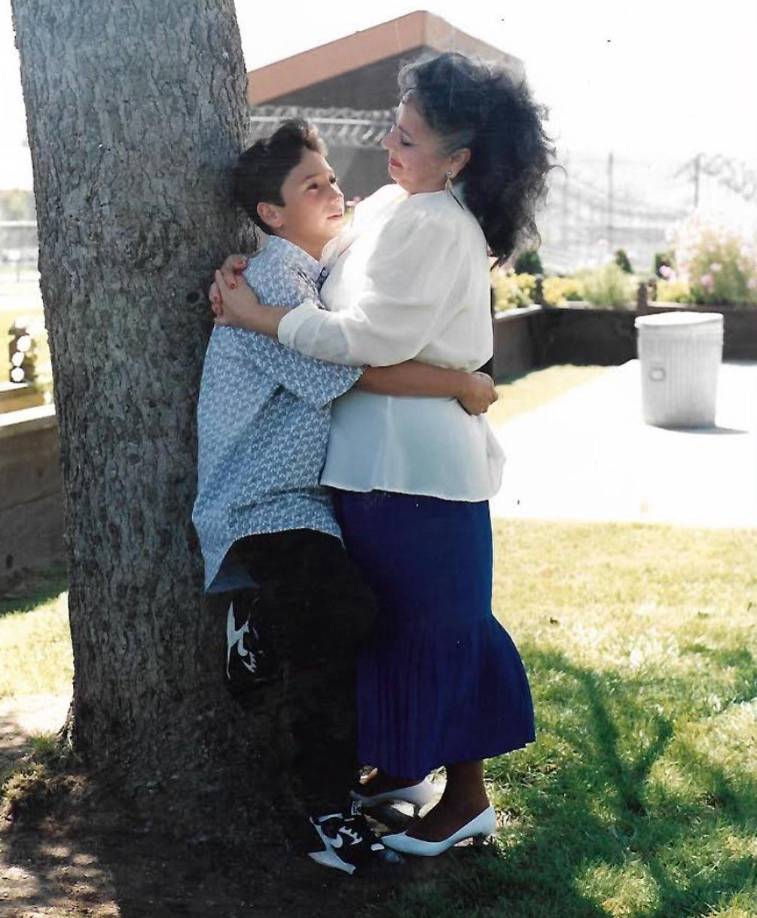 ‘La viuda negra’ recibió dos impactos en la cabeza y los testigos afirman que el parrillero de la moto se bajó, le disparó y volvió a subirse. 