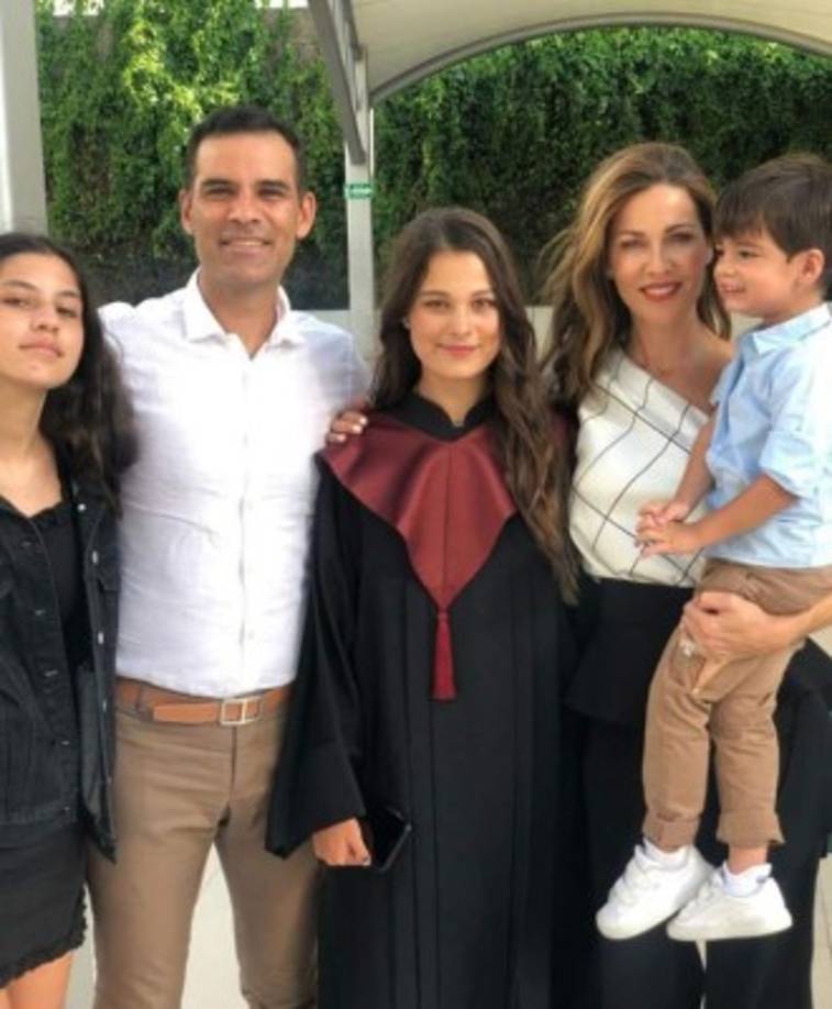 En entrevista con ¡Hola! en 2006, Jaydy comentó que tras conocer la existencia de Alexander, el hijo de Sanz y Valeria, intentó salvar su matrimonio. <br/><br/>'En muchos casos, un hecho como éste es suficiente razón para separarse. Sin embargo, en mi caso no fue la razón definitiva: actué y luché como una mujer enamorada y pensando, ante todo, en mi hija'.