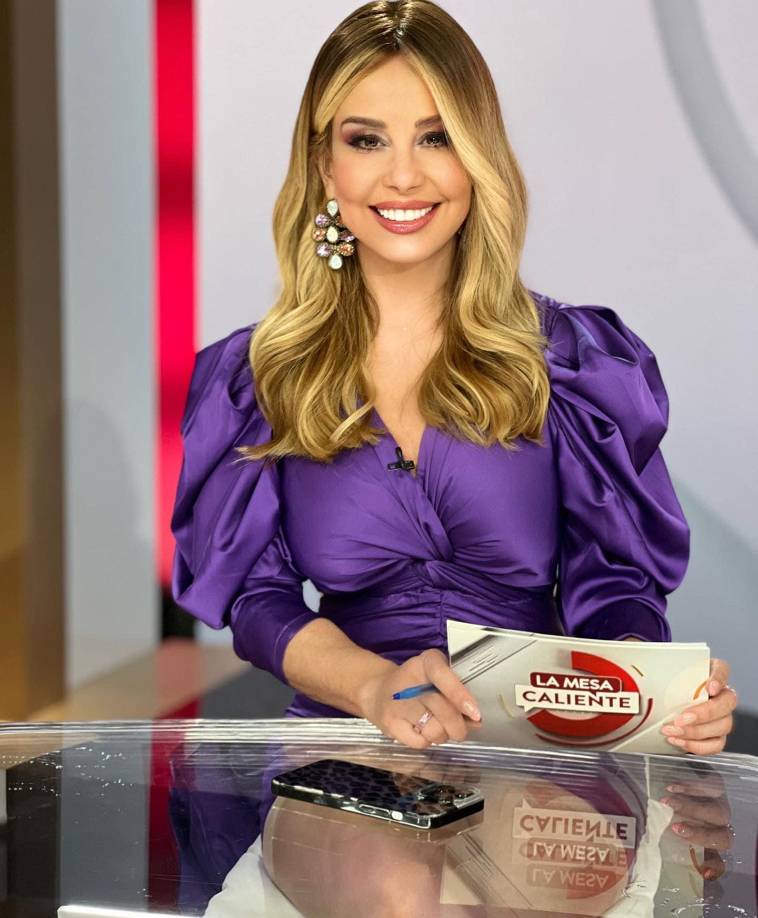 Myrka Dellanos también aconsejó a Arámbula para que se acerque a Palomas Cuevas y se unan por el beneficio de sus pequeños. Cabe recordar que Paloma Cuevas es la madrina de los hijos de Luis Miguel y Aracely Arámbula, pues ella estuvo casada con Enrique Ponce, quien era íntimo amigo de Luismi. Tanto Cuevas como Ponce fueron los padrinos en el bautizo de los hijos de la expareja. 