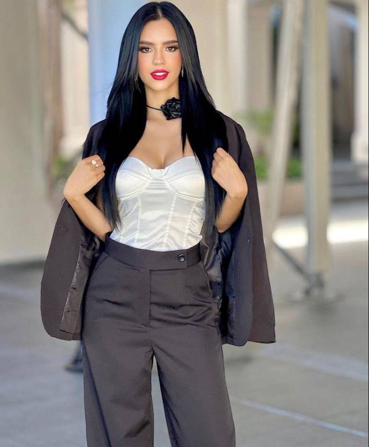 Y es que la catracha ha impactado con su estilismo y atuendos en la competencia. 