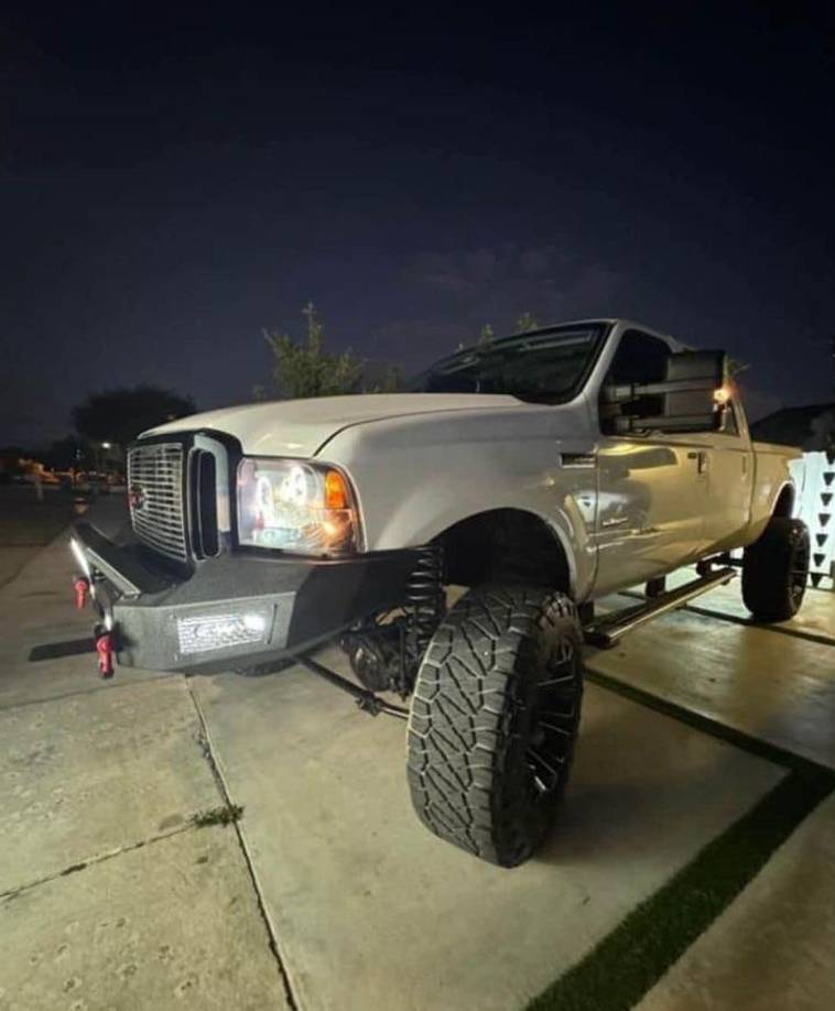 Según testigos, Amaya llegó a la casa de Brenda bajo los efectos del alcohol y las drogas, con la intención de llevarse a su hijo, pero ella se lo impidió.