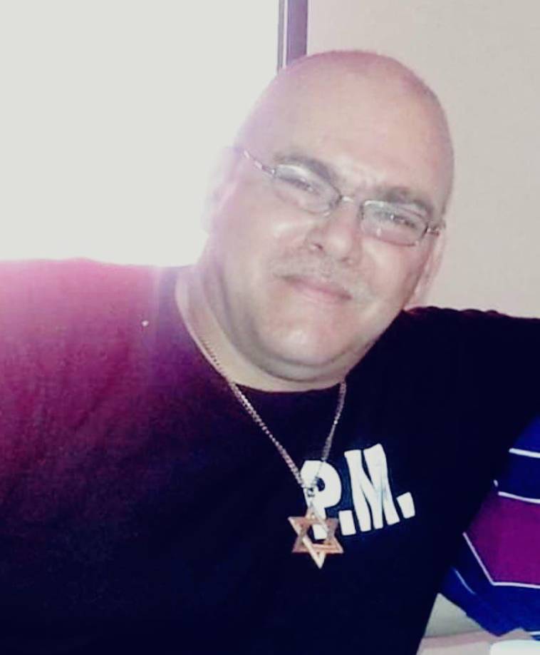 Yaacov Levi pasó en su camioneta gris y el guardia le disparó varias veces por la espalda.