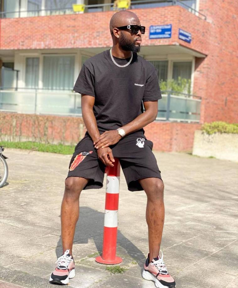 Tras la operación de la amputación de su pierna, Lukoki “se mantuvo temporalmente en coma después de la cirugía. Murió de un paro cardíaco”.