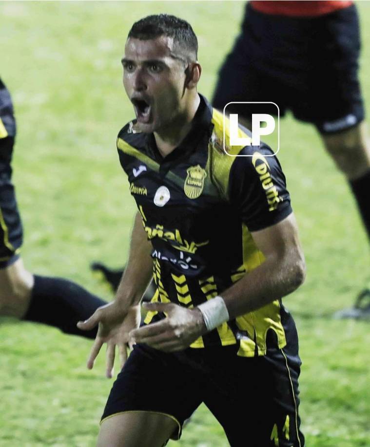 Omar Rosas no continuará en el Real España la próxima campaña. El delantero mexicano se despidió con un mensaje en redes sociales. “Me voy triste porque no pude conseguir el campeonato con esta gran institución, pero feliz y satisfecho porque di todo de mi en cada partido. Muchas gracias a todos”, escribió el jugador.