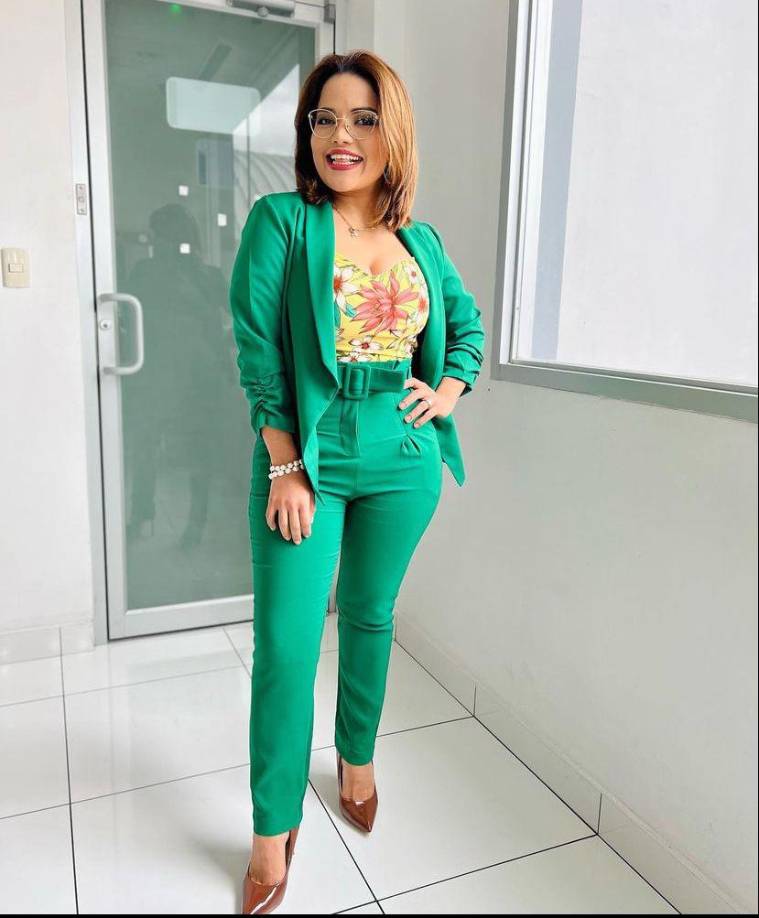 En ese sentido, el periodista Eduardo Maldonado comparó las fotos de Ariela con contenido de OnlyFans. 