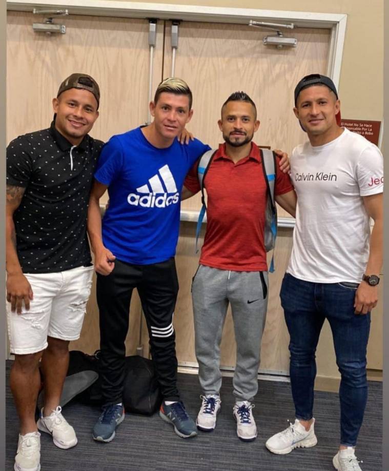 Omar Elvir le mostró su apoyo a Francisco Martínez y compartió esta imagen en donde aparecen Germán Mejía y Héctor Castellanos con el jugador de la Liga Mayor.