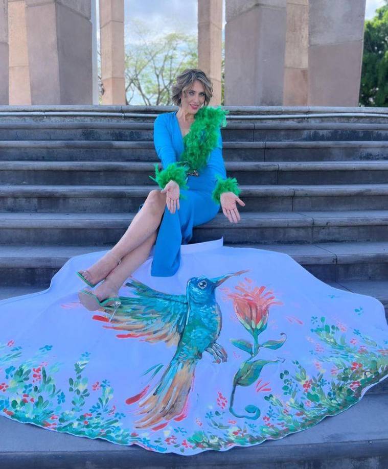 “El homenaje este 15 de septiembre a manera de concientización a cuidar nuestros bosques donde habitan un sin número de especies entre ellos el Colibrí Esmeralda en peligro de extinción debido a la tala e incendios forestales”, escribió la presentadora.