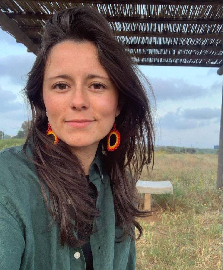 “Han sido horas súper díficiles para nosotros, para todos los israelíes yo creo, mi corazón está aquí y solamente quiero decirles e informarles a todos los que han mandado mensaje: estoy bien. Gracias por preguntar, estoy a salvo, claro es una situación complicadísima. Cada que escuchamos sirenas o cada que tenemos miedo nos metemos al cuarto de seguridad”, revela.