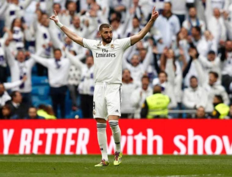 Karim Benzema: Se ha ganado a pulso seguir en el Real Madrid y será el centro-delantero del club blanco en la próxima campaña.