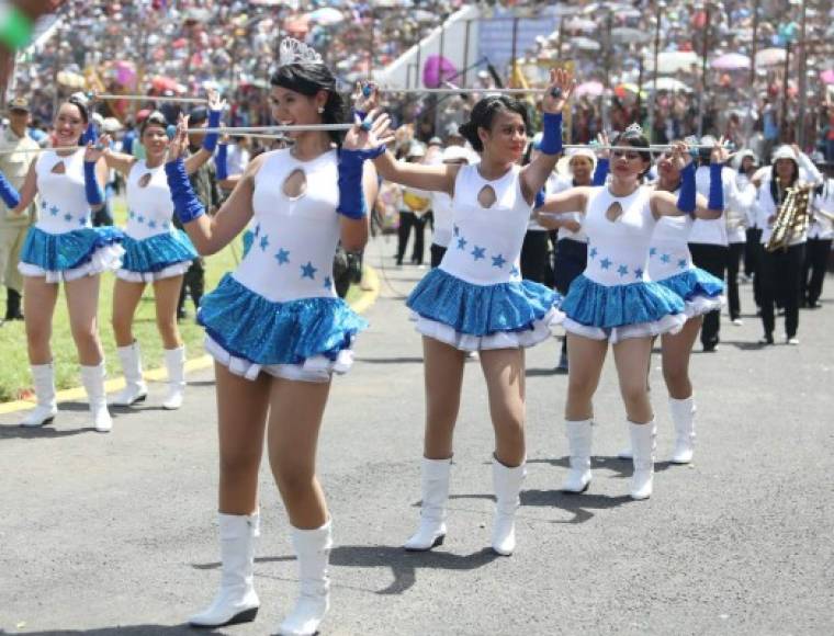 Las chicas que más impactan en los desfiles del 15 de septiembre en Tegucigalpa.