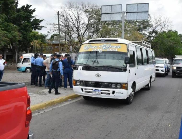 Se conoció que en la zona hay cámaras del sistema de emergencias 911 instaladas por todo el bulevar, lo que permitiría ver al sospechoso y qué rumbo tomó.