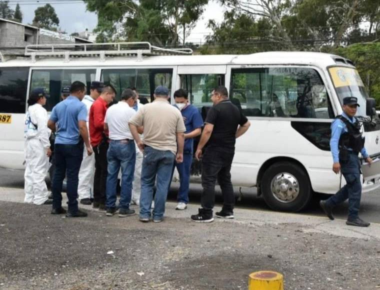 Hasta el momento las autoridades policiales no han dado información sobre si hay indicios del paradero del sospechoso de asesinato.