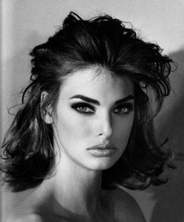 Figuras de la moda han demostrado su apoyo, como Naomi Campbell: 'Te aplaudo por tu valentía y tu fuerza. Te queremos y estamos para aquí para ti, siempre a tu lado. No me puedo imaginar el dolor mental que has debido pasar estos cinco años. Ya eres libre. Recuerda quién eres y lo que has logrado y tu influencia en las vidas de todos a los que has tocado, algo que sigues haciendo al compartir tu historia. Estoy orgullosa de ti y te apoyo en cada paso que das'.