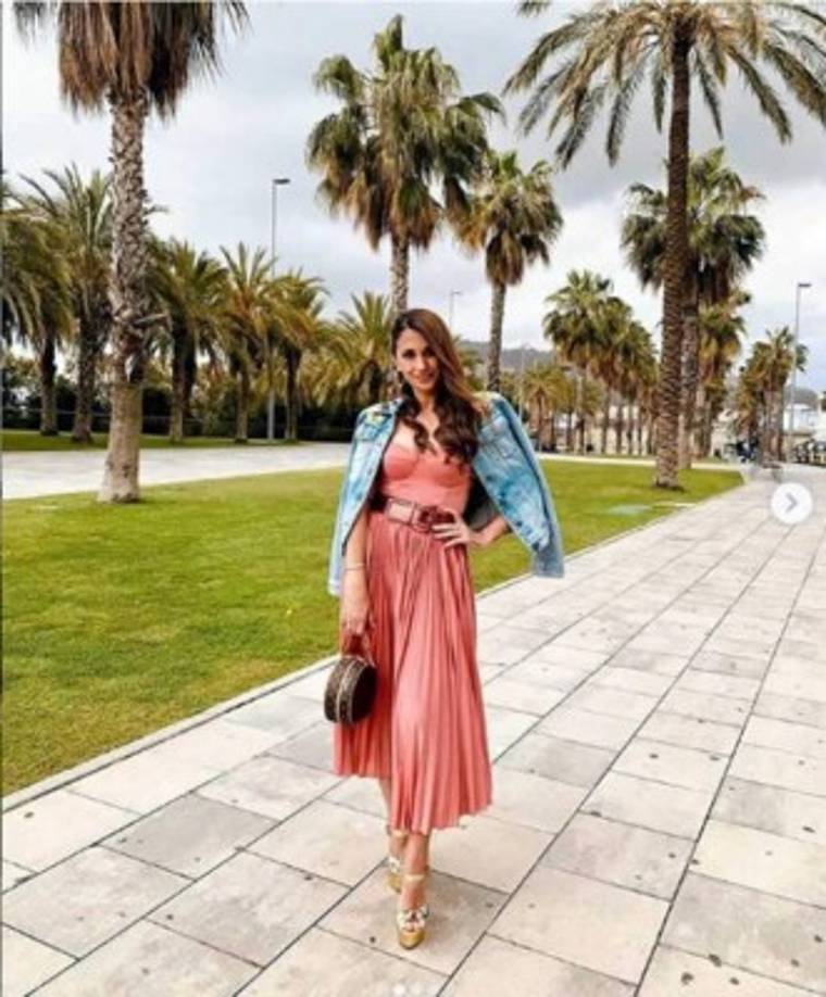 Así se vistió la hermosa Antonella Rocuzzo para acudir al desfile de Rosa Clará. Foto Instagram