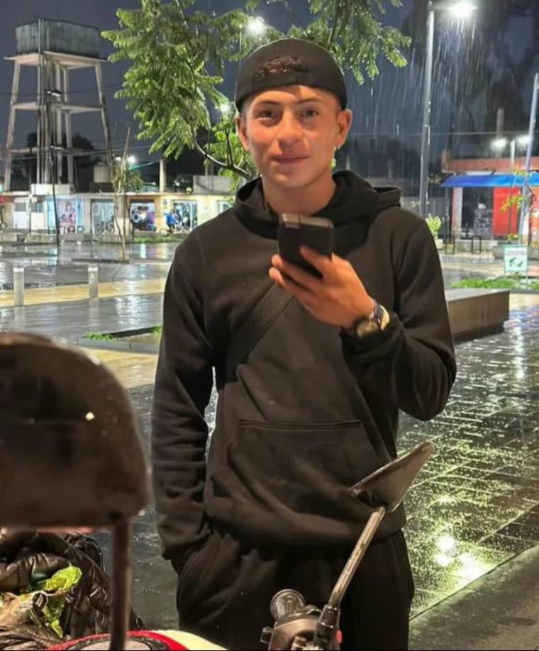 Según informaron en redes sociales, Alejandro avisó a sus familiares que iba a salvar al animal en peligro, pero nunca regresó a casa