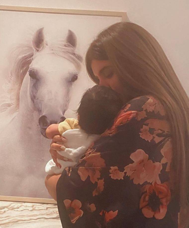 Meses después, en mayo de este año, la pareja recibió a su primera hija.