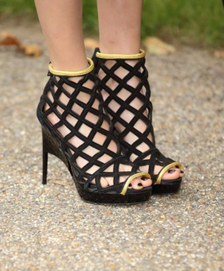 Esta modelo ha de estar harta de usar tantos tacones en las pasarelas y declaró que la parte más espantosa de ser modelo era usarlos.