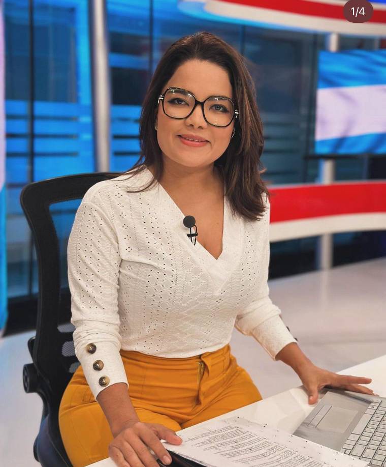 Ariela, en el live continuó contestando preguntas, donde mencionó que al trabajo no se va a que lo quieran, ni hacer amigos.