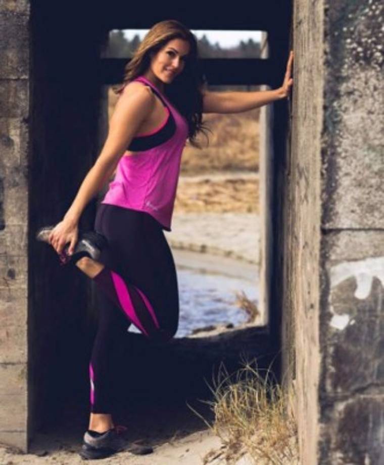 La modelo también comparte sus rutinas de ejercicio en su cuenta de Instagram.