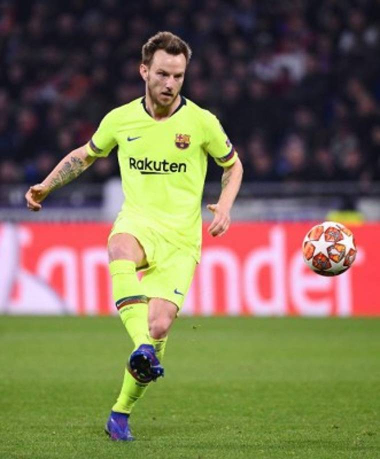 <br/>Bombazo. Según la Gazzetta dello Sport, el volante croata Rakitic abandonará al Barcelona al final de temporada ya que tendría un acuerdo con nada más y nada menos que el Inter de Milán. El club italiano ofrece 35 millones y el Barcelona pide 45, lo que podría acabar en un acuerdo por 40 millones de euros.