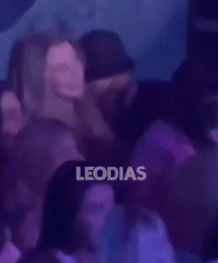  “Neymar ataca. Nuevamente disfrutando de una noche de fiesta en España con dos mujeres”, tituló la fuente antes mencionada.