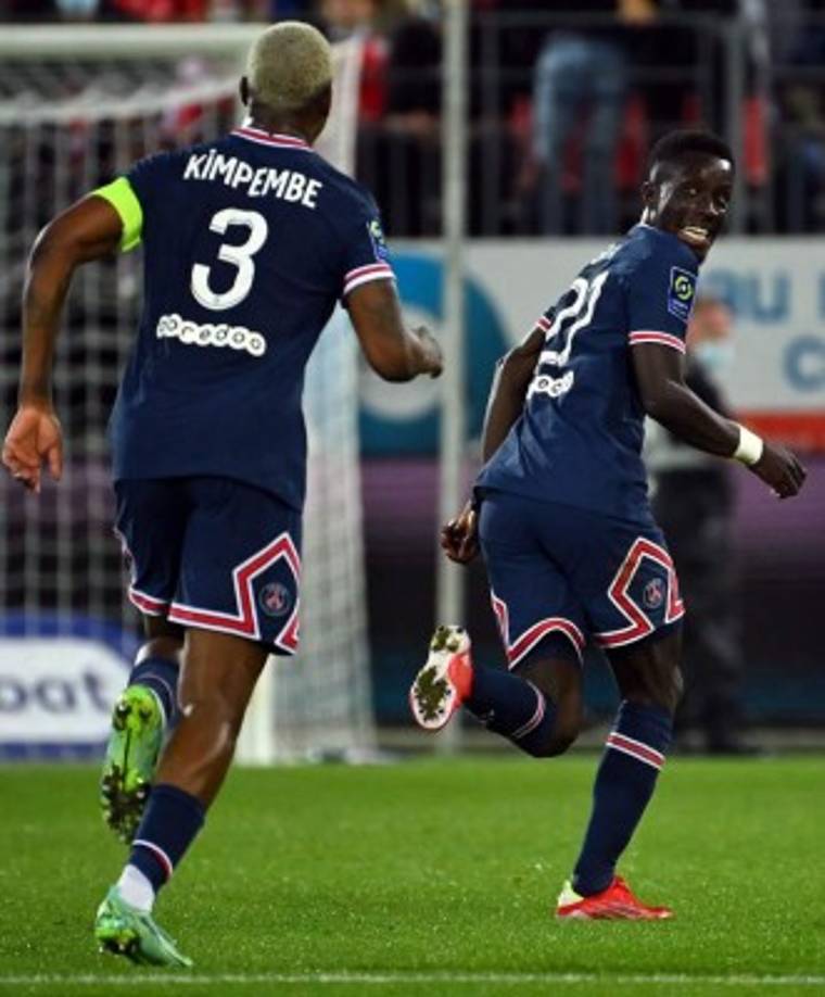 El senegalés Idrissa Gana Gueye festejando su golazo que le marcó al Brest.