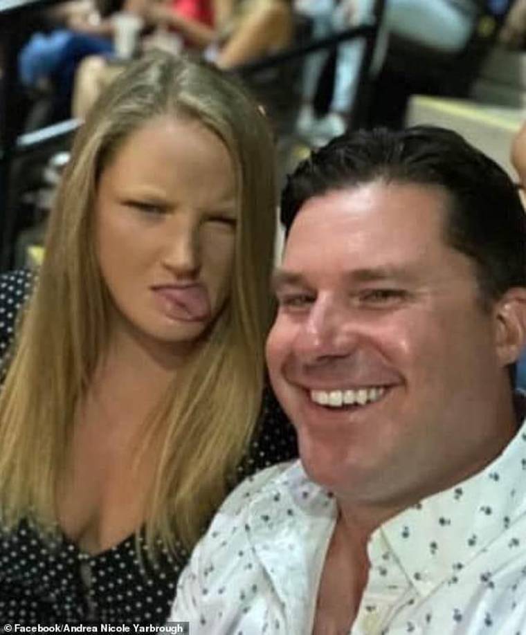 Mencionó que la agotadora carga de trabajo de su esposo como bombero estaba afectando su relación familiar.