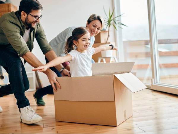 Prepara un ambiente estimulante donde el niño pueda estar seguro, moverse e investigar con libertad.