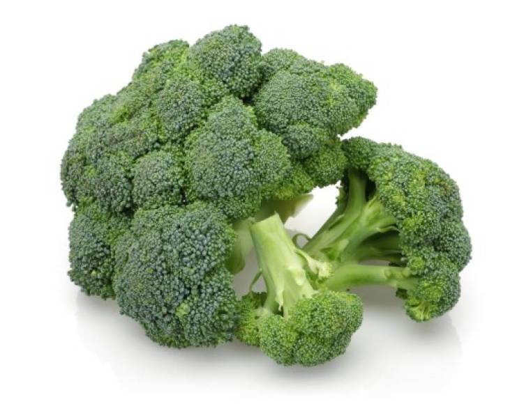 Brócoli: El consumo de brócoli aporta a nuestro organismo gran variedad de vitaminas, como vitamina C, B1, B2, B3 y B6, pero sobre todo aporta una gran cantidad de vitamina A. La unión de todas estas propiedades ayuda de manera muy eficiente al fortalecimiento del sistema inmunitario.