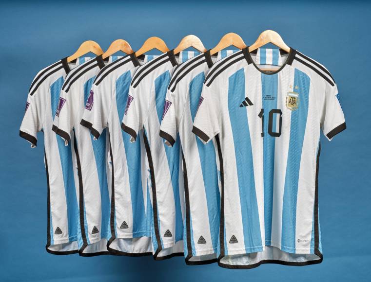 Argentina conquistó el mundial en Catar bajo la batuta de <b>Messi</b>, que había participado en las cuatro copas del mundo anteriores.