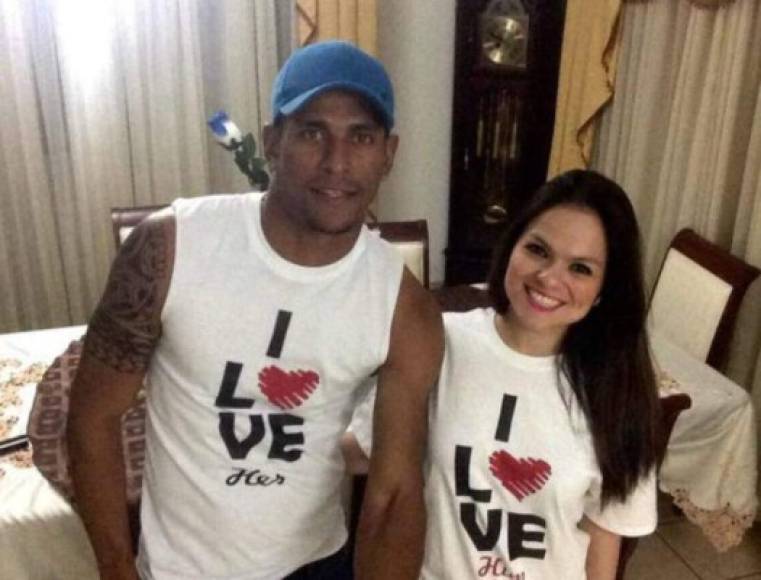 El delantero hondureño Carlo Costly tiene una linda esposa, ella es Karen Torres.