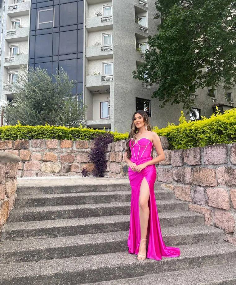 Olga tiene 23 años de edad, y su sueño de convertirse en la sucesora de Zu Clemente no solo representa un título, sino también la oportunidad de inspirar a otras jóvenes a perseguir sus metas y a celebrar su belleza interior y exterior. 