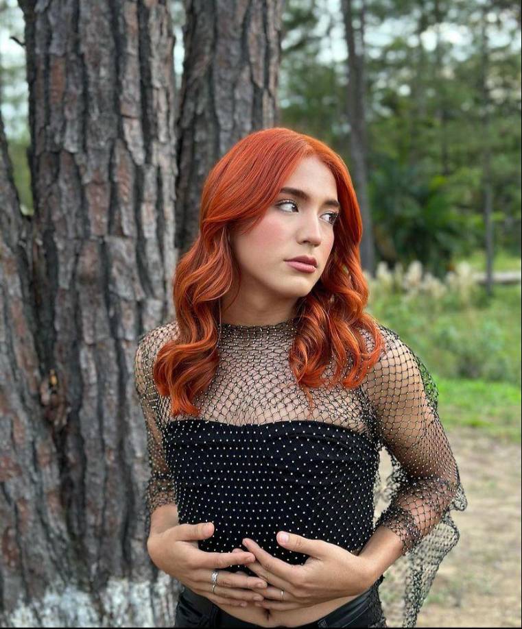 Sin embargo en esta ocasión se realizó unas modificaciones en su rostro. 