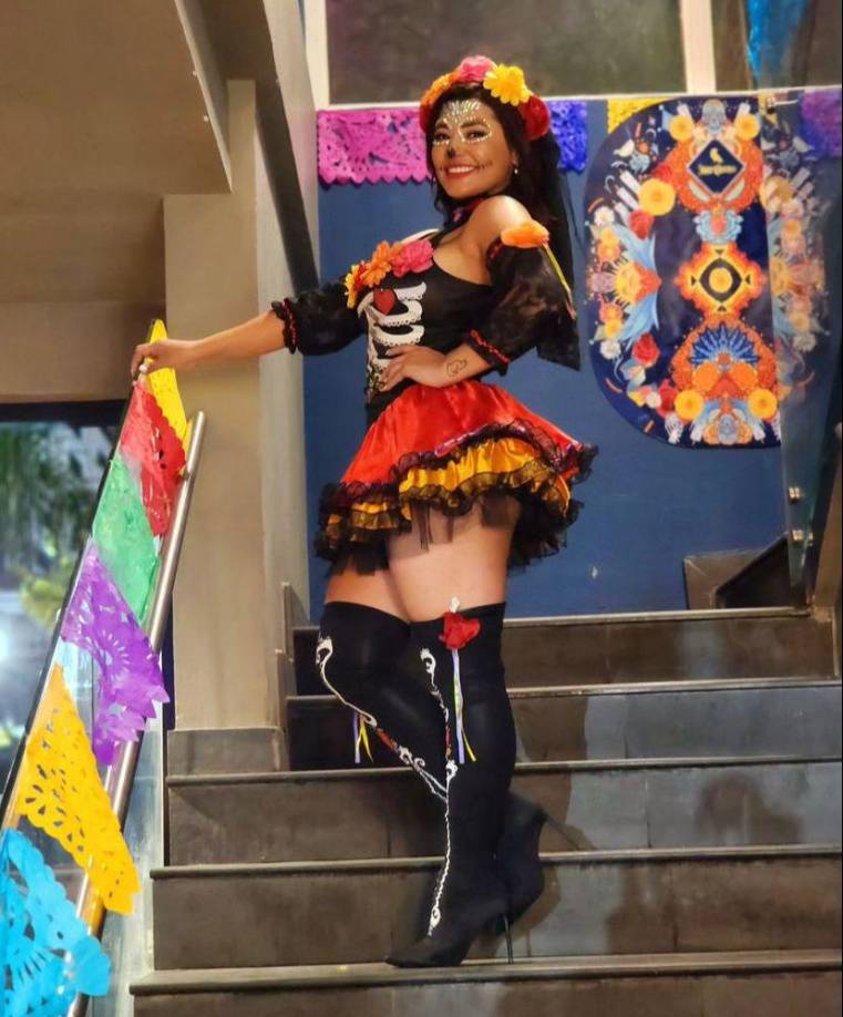 Asimismo con su belleza es catalogada de las más atractivas de la TV.