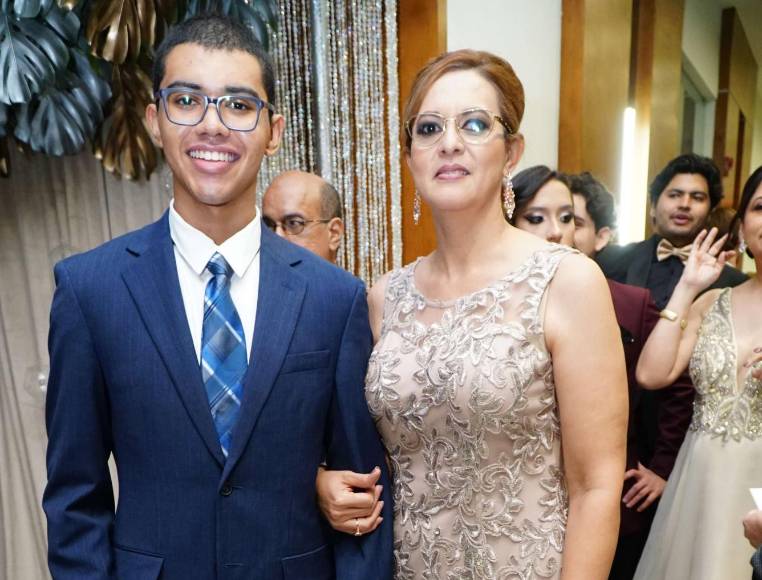 Miguel Josué López y Doris de López