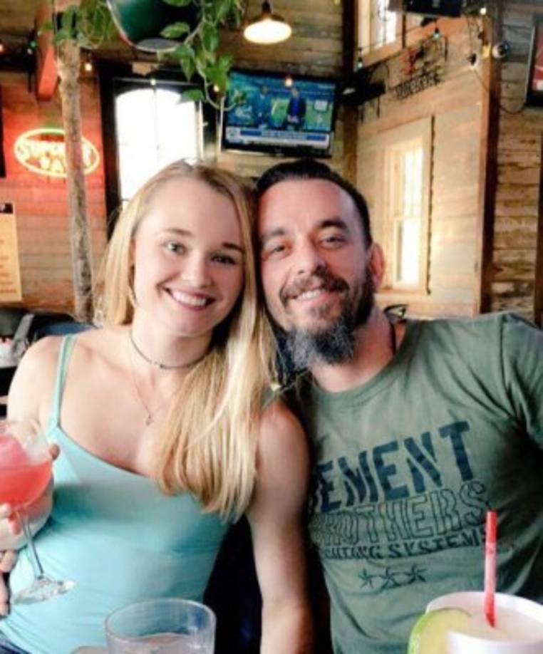 Andrea Lee denunció a su pareja luego de que este tratara de ahorcarla y quemarla con un cigarrillo.