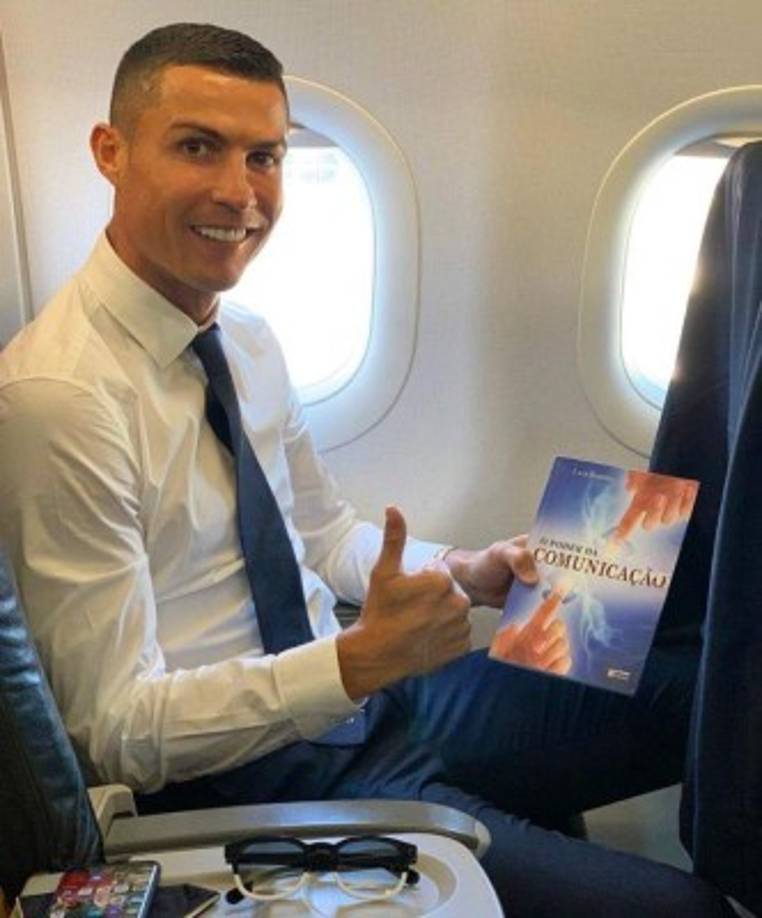 Por si esto fuera poco, CR7 tiene una empresa de aviación, en la que alquila un avión que cuesta 6.000 euros. Foto Facebook Cristiano Ronaldo.<br/>