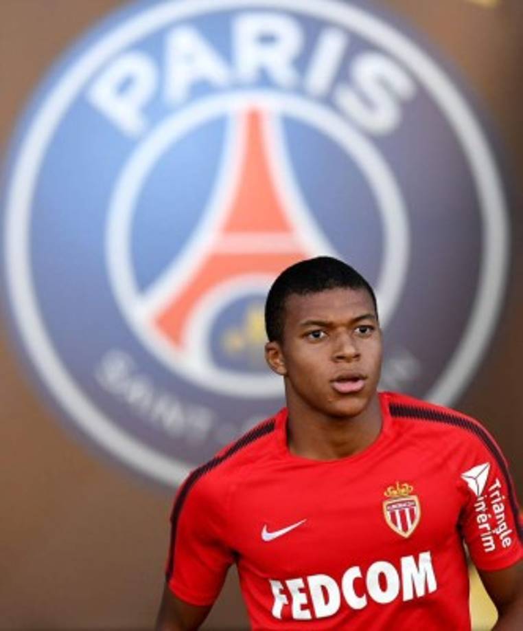 Mbappé será nuevo jugador del PSG, aseguran diarios españoles. El delantero ya ha decidido su futuro, que estará en París. El PSG pagará los 180 millones que pide el Mónaco para dejarle marchar.