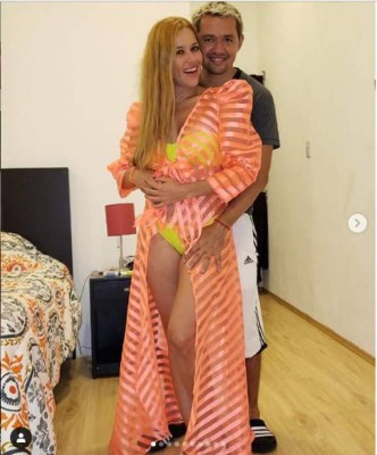 'Eres lindo, hermoso, amoroso, caballeroso, tipazo, alivianado, excelente ser humano, me divierto tanto contigo... gracias mi niño precioso por hacerme volver a sonreír', le escribió Yuliana a José Luis 'parejita' López.