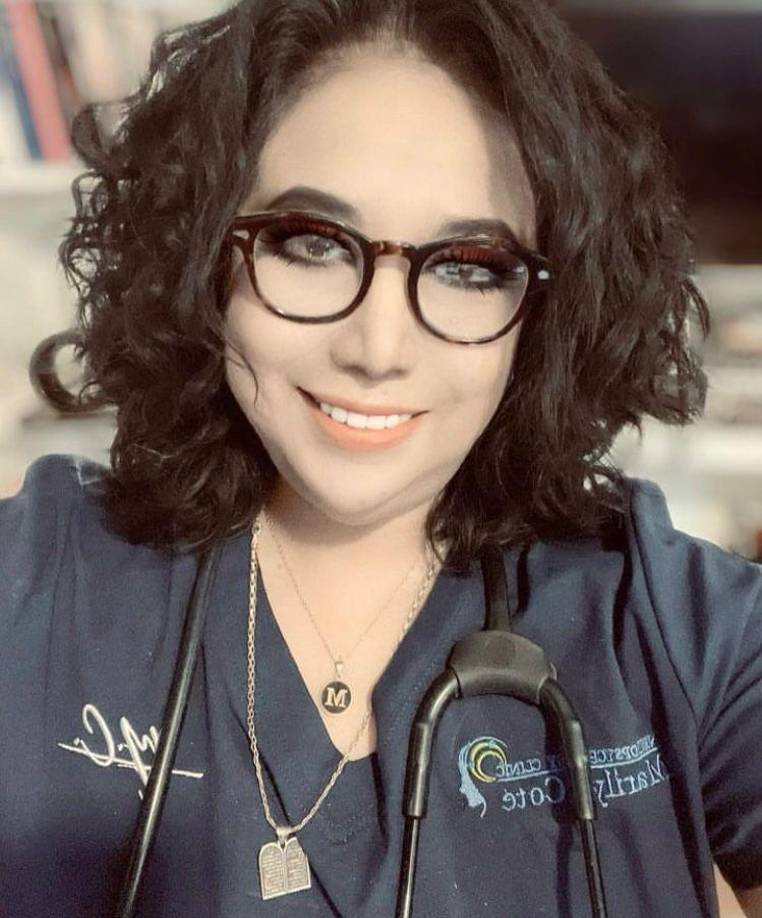 “Yo cuento con todos los títulos que presentaré a la autoridad y de los cuales ellos tienen conocimiento, son totalmente reales”, afirmó Corte y aseguró que su consultorio no estaba cerrado del todo y que solo fue una advertencia.