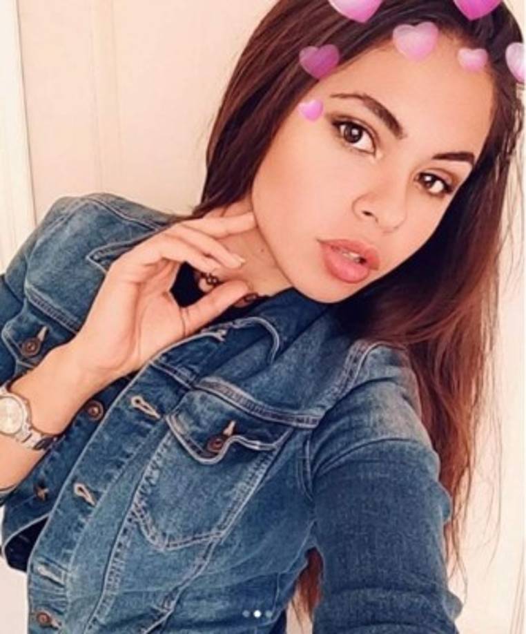 Su lema, 'Nunca fue tan atractiva la política hasta que se le dió color'.