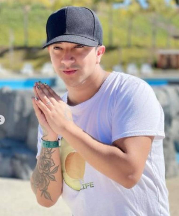 El youtuber también aprovechó el Día Internacional contra la Homofobia, la Transfobia y la Bifobia, para anunciar que lanzará una nueva canción titulada 'Hoy decido decidir'.